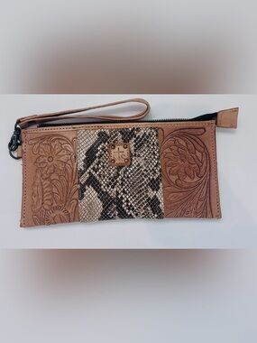 STS Ranchwear Tooled Leather Wristlet clutch NWOT